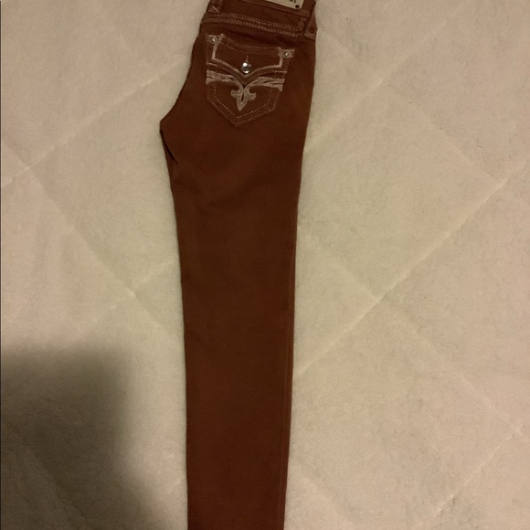 Adorable Brown lightweight material for these Rock Revival Jeans inseam 28 - Picture 1 of 4
